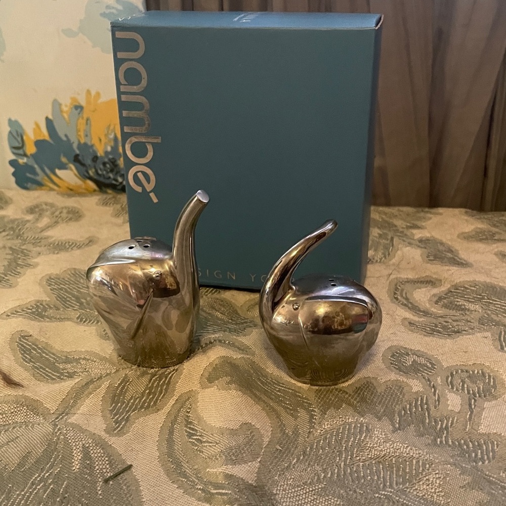NIB Nambe’Savanna Elephant Salt & Pepper Shakers